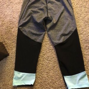 Crop yoga pants